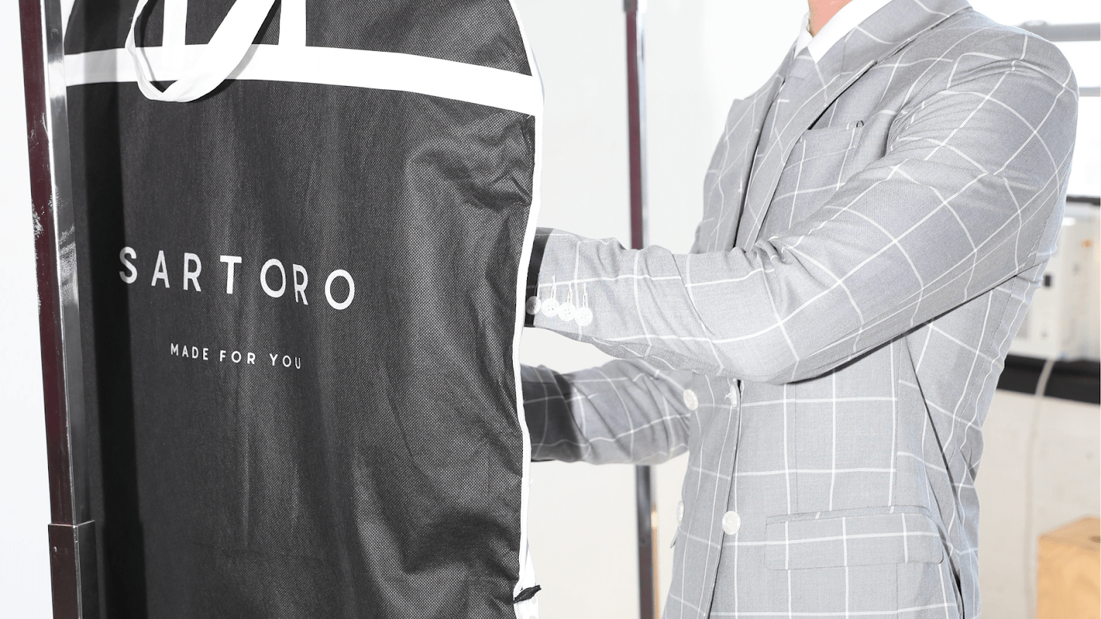 How to Pack a Suit: Tips for Wrinkle-Free Travel SARTORO How to Pack a Suit: Tips for Wrinkle-Free Travel SARTORO