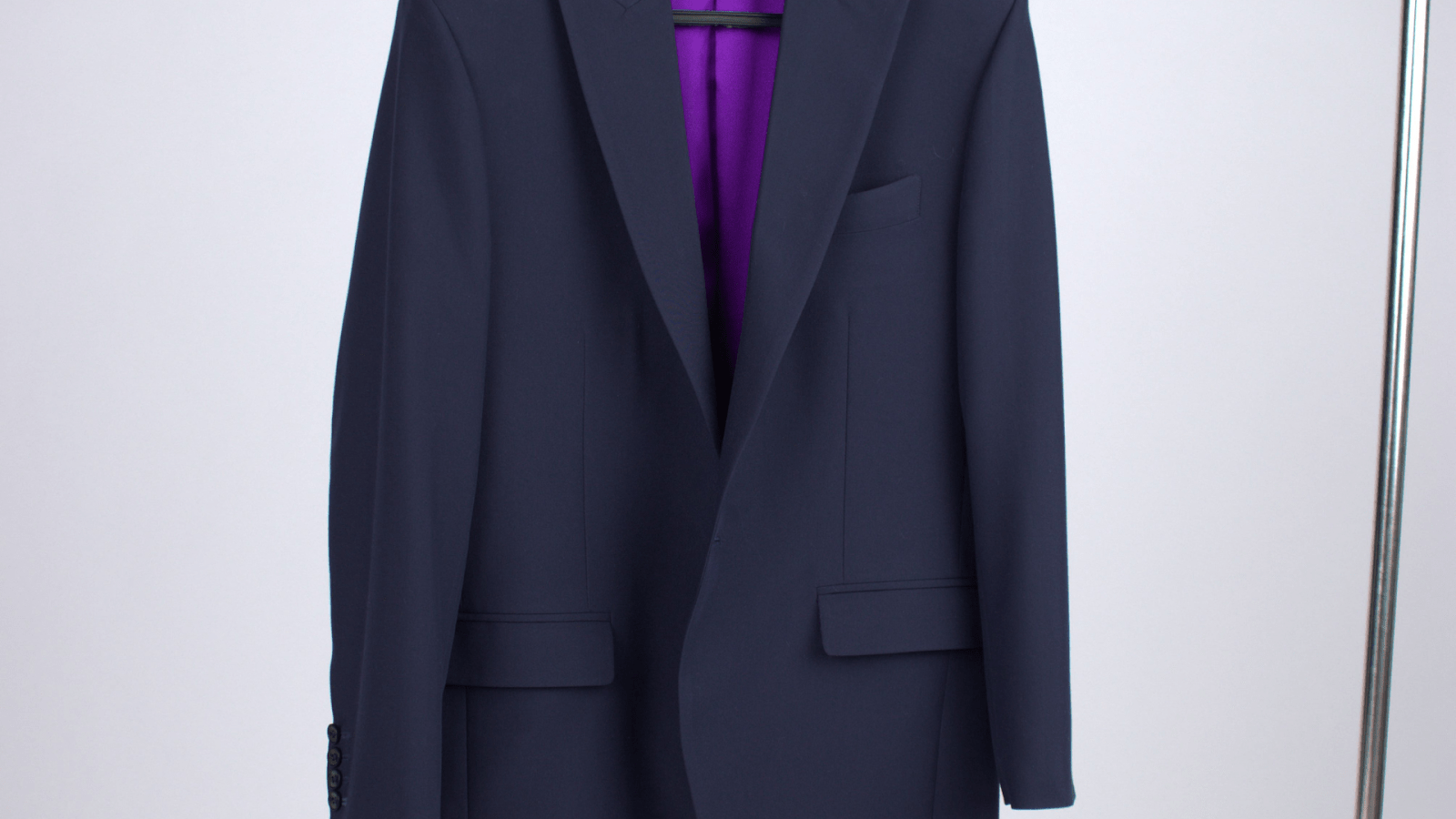 How Long Should a Suit Jacket Be? Ideal Fit Guide SARTORO How Long Should a Suit Jacket Be? Ideal Fit Guide SARTORO
