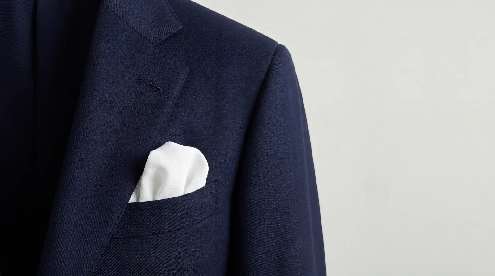 How to Fold and Wear a Pocket Square - SARTORO