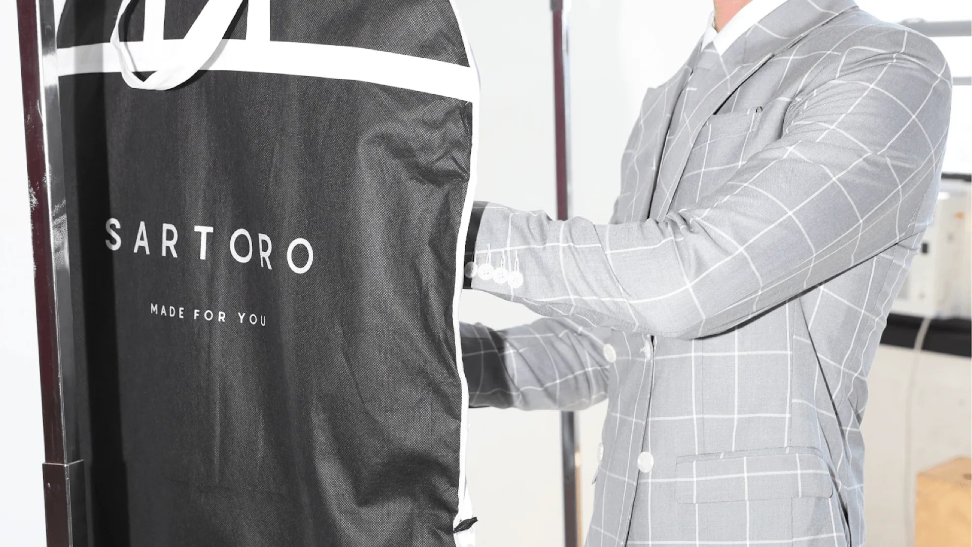 How to Pack a Suit: Tips for Wrinkle-Free Travel - SARTORO206
