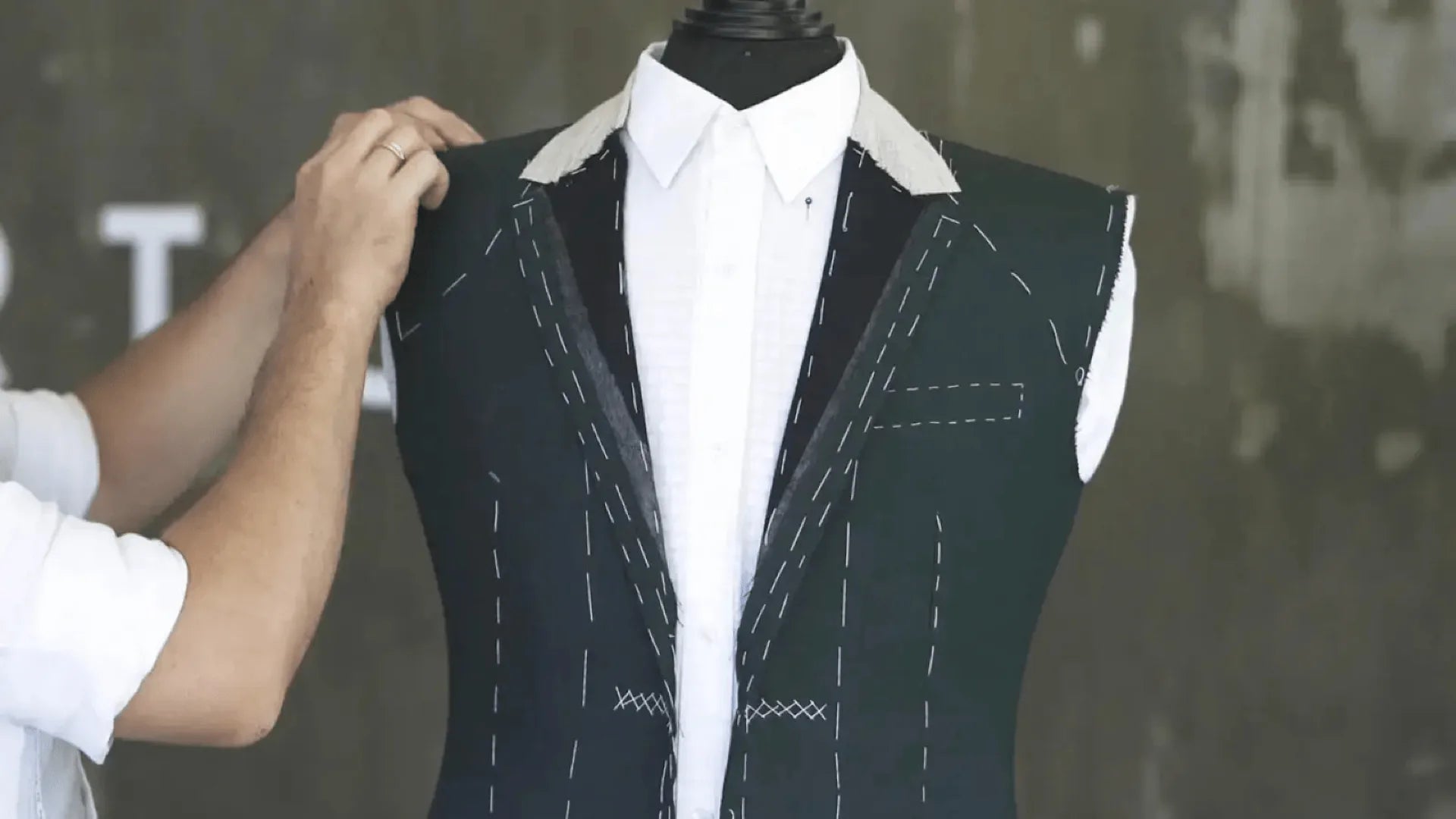 What Makes a Suit? A Guide to Every Key Piece - SARTORO