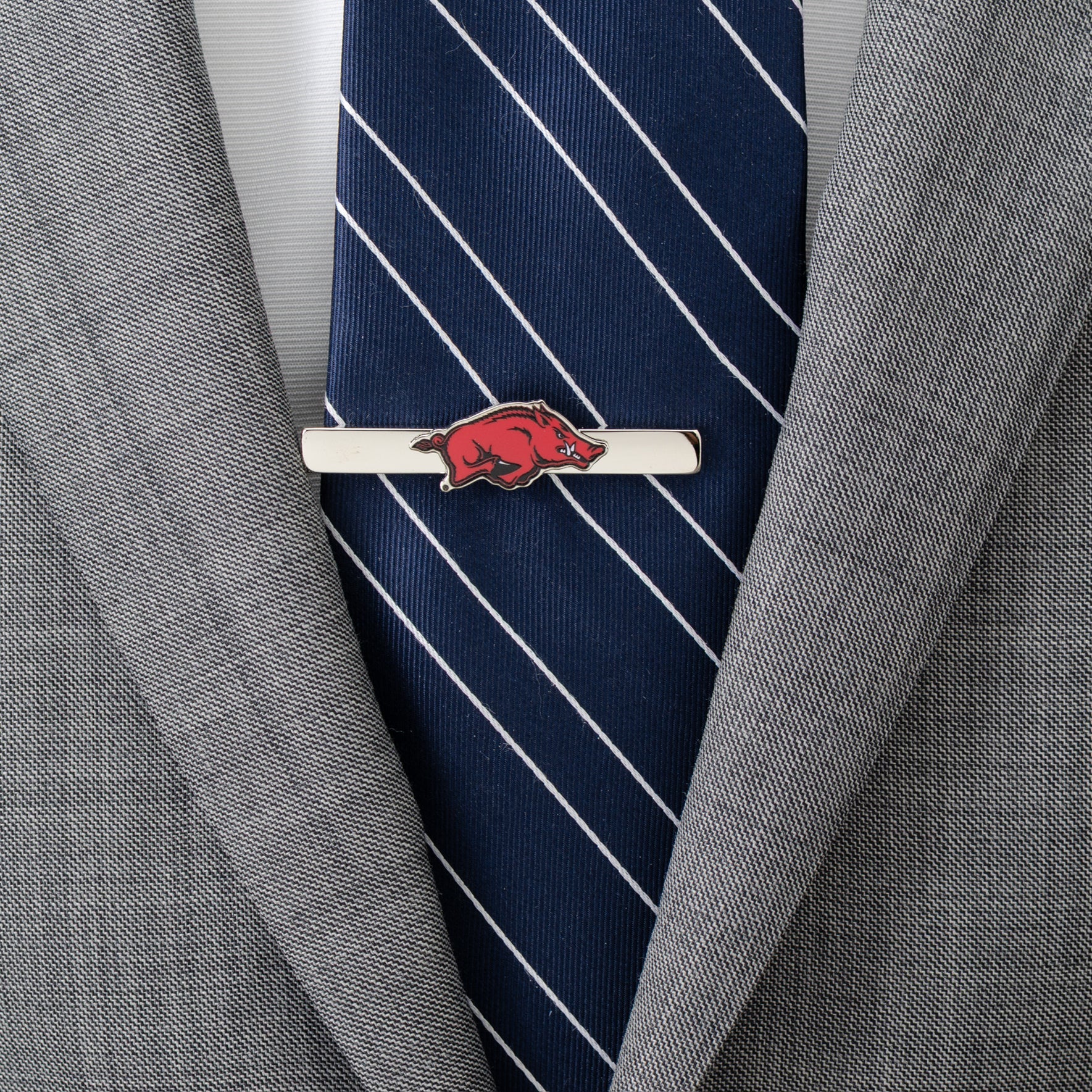 NCAA University of Arkansas Razorbacks Tie Clip — close-up detail431