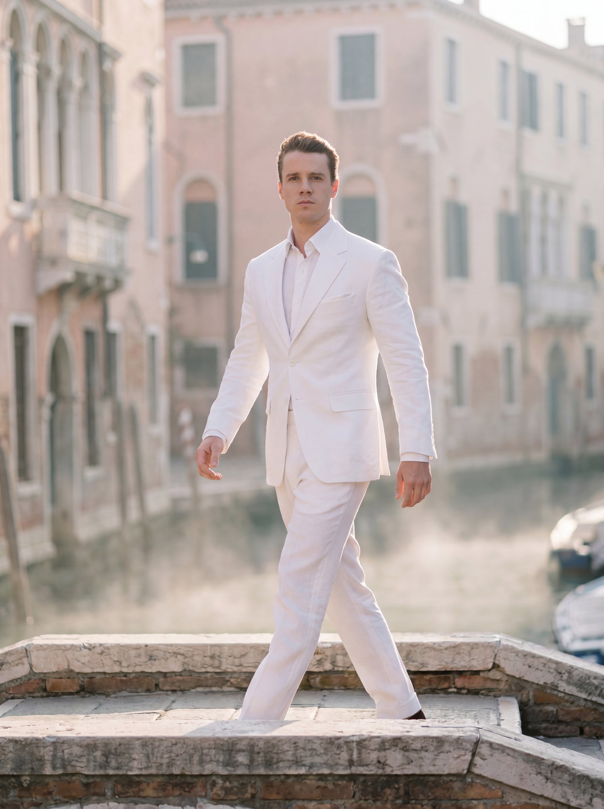 astor-white-linen-suit-venice-canal498