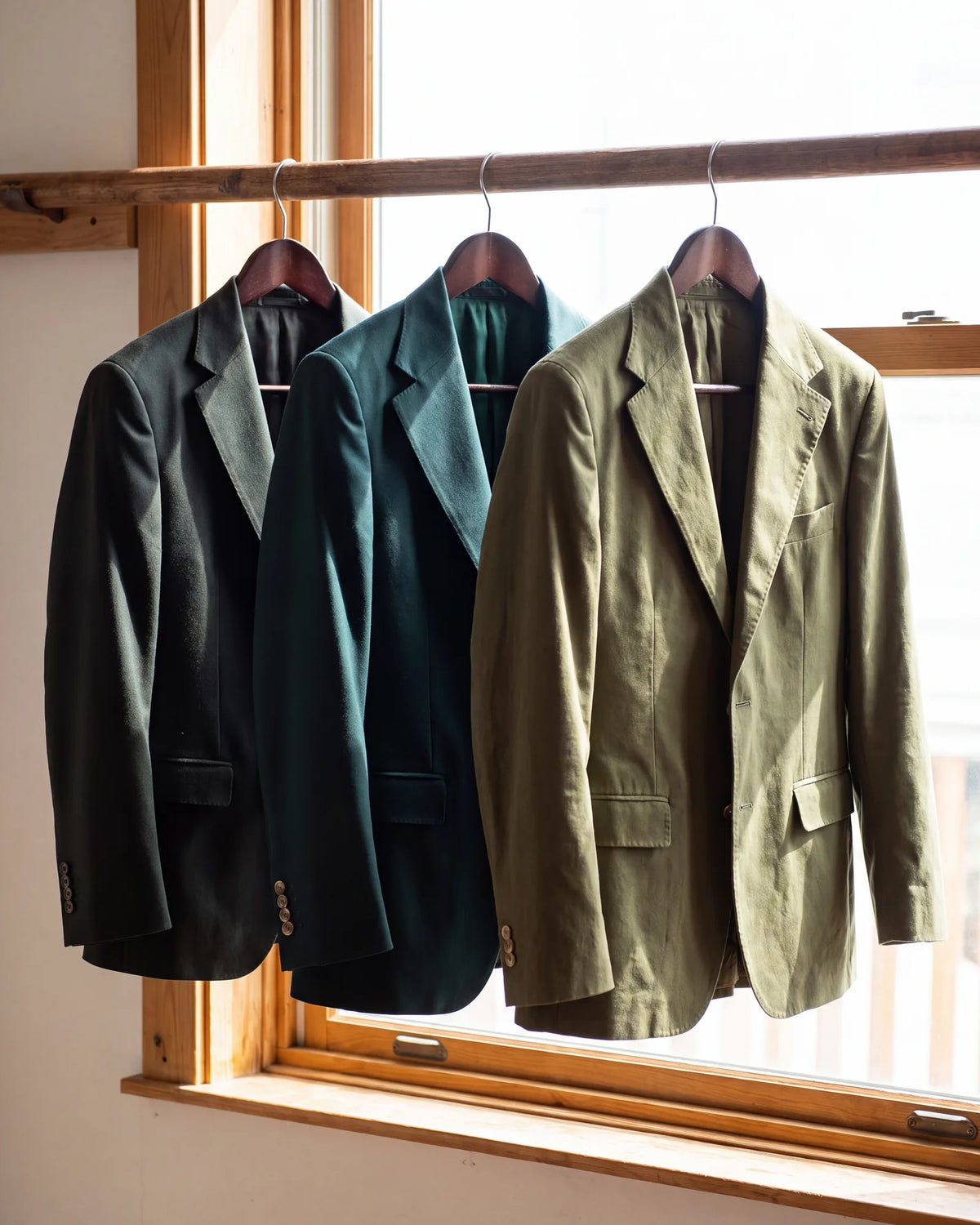 Pick the shade by the event: emerald for evenings and weddings, olive for daytime and trips.