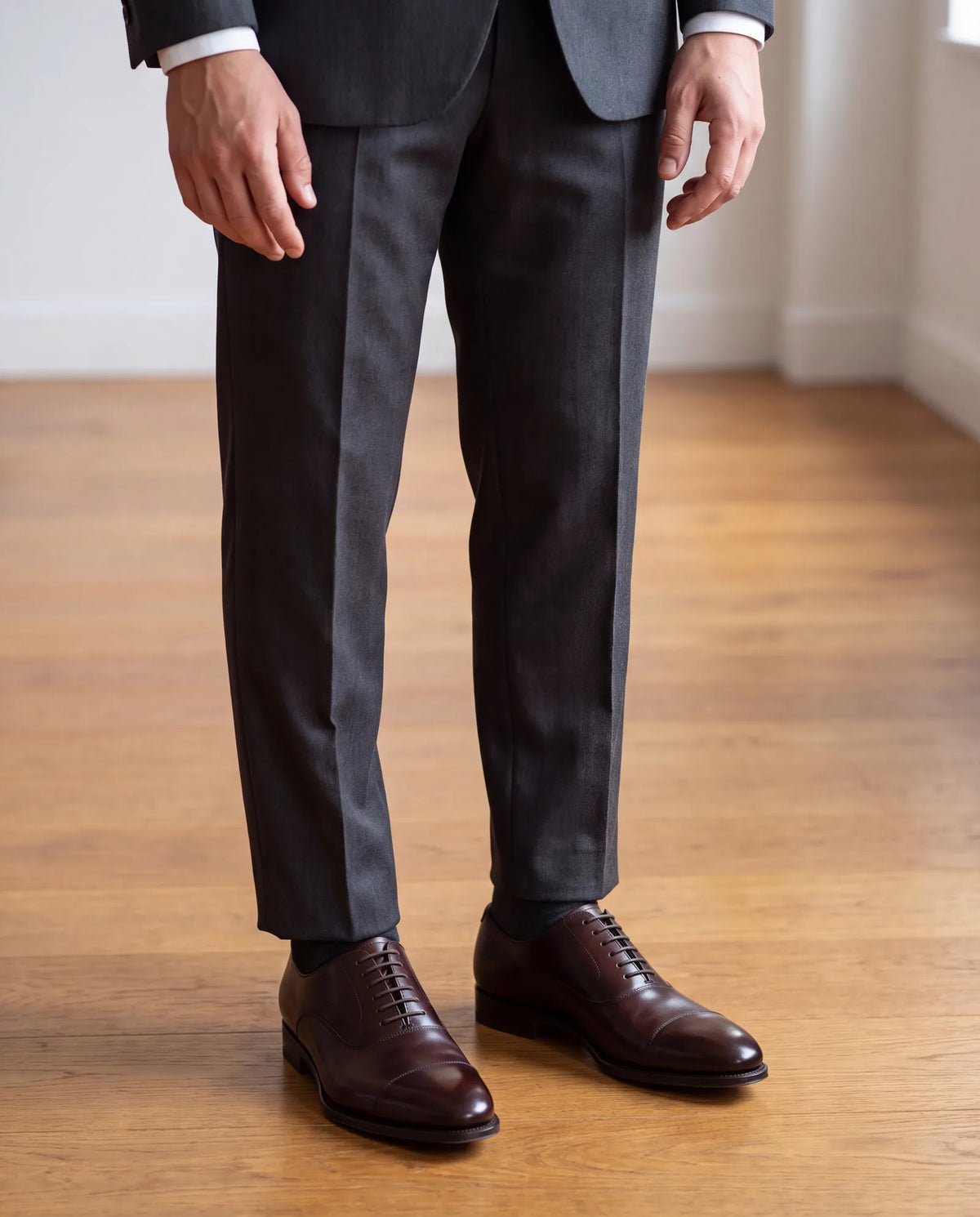 Outside the most formal interviews, black is not your only option. Dark brown oxfords work for corporate and business casual roles.
