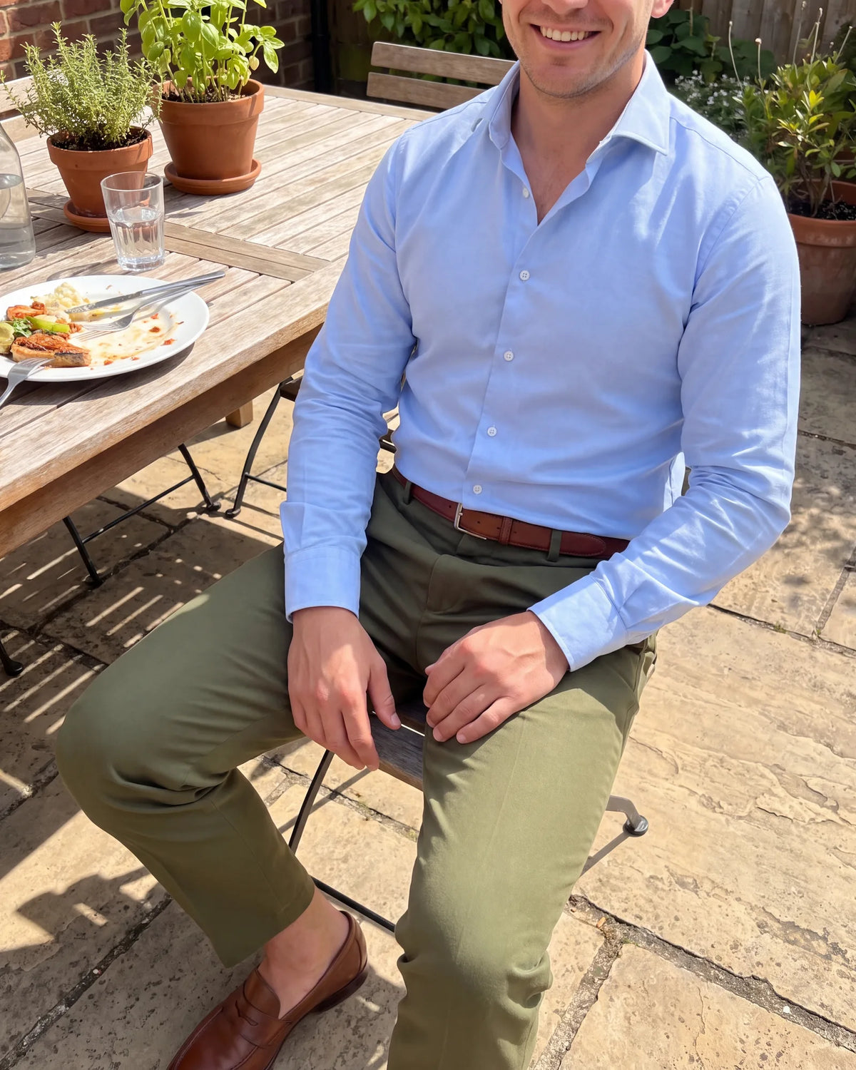 Smart casual is a social code rather than an office one, so the jacket is optional in relaxed settings.